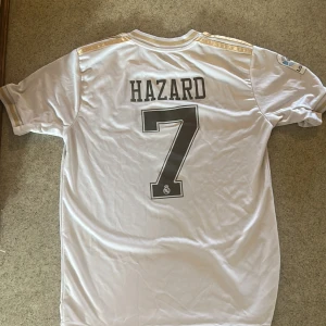 Fotbolls tröja  - Real Madrid tröja, använd några fåtal gånger men är i bra skick. 