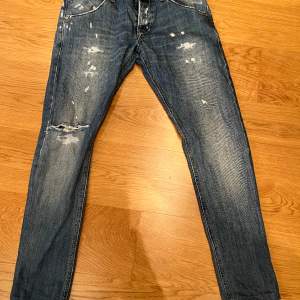 Dondup jeans i bra skick. Strlk 32/32. Smalare i storleken