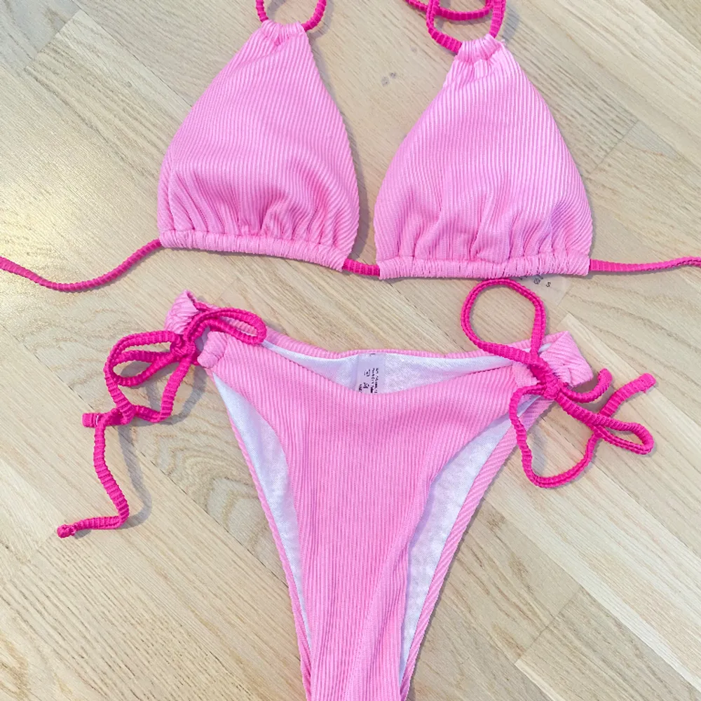 rosa bikini helt ny passar S/M. Övrigt.