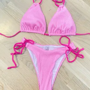 rosa bikini helt ny passar S/M