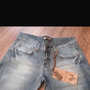 Låg midjade jeans - Nya jeans som använts några gånger 💗 