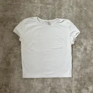 Tshirt från nelly som endast är använd 2 gånger