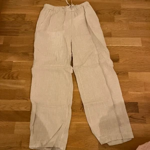 Linnebyxor från arket  - Mycket bra skick och knappt använda 