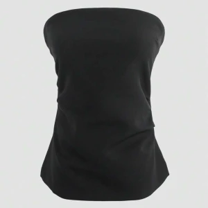 Topp svart  - Den var inte min storlek  Köpt på shein för 200kr men säljer för 150kr bra för fest