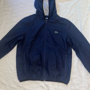 Lacoste tunn jacka Storlek M - Storlek M