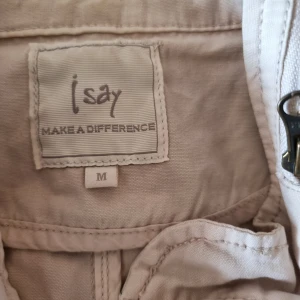 Tunn jacka i M - Aldrig använd 