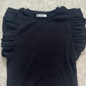 Volang tröja  - Så fin svart tröja ifrån Zara🖤