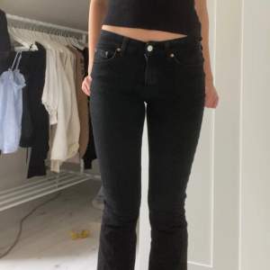 Säljer mina superfina lågmidjade bootcut jeans från ginatricot då de är för korta för mig. Slutsålda på hemsidan och endast använda 4 gånger. Köpta för 499. Skriv privat vid ytterligare frågor. PRISET KAN DISKUTERAS VID SNABB AFFÄR!💕💕