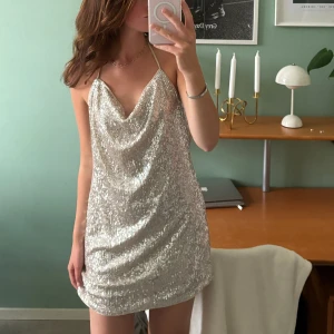 Kläning - Paljett klänning från hm, öppen i ryggen✨