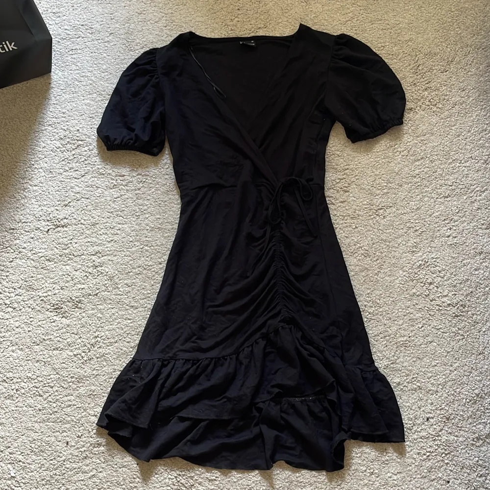 Snygg klänning från Gina tricot i mycket bra skick💕. Klänningar.