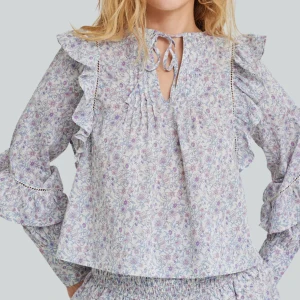 Bikbok kesäpaita - Aivan ihana käyttämätön Bikbokin kesäpaita🌸 Hintalaput kiinni! Koko on S Paina osta nyt tai kysy yv lisää!💓💓