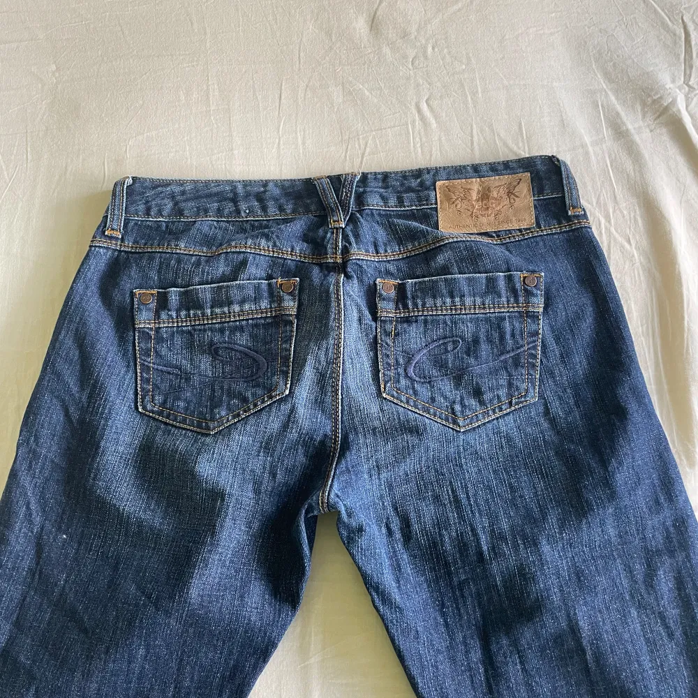 Supersnygga lågmidjade jeans från edc by Esprit. Lite korta på mig som är 170💕. Jeans & Byxor.