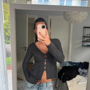 Kofta - Så söt kofta från zara, aldrig använd. Köparen står för frakten🩷