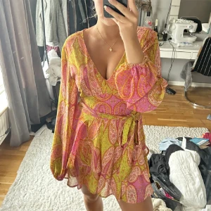 Klänning  - Fin klänning, liknar den från zara!