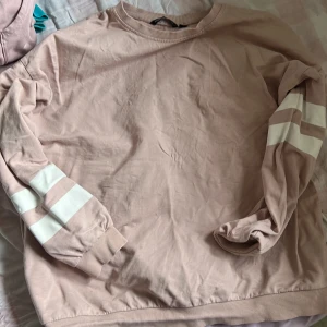 Långärmad Tröja  - Bara änvänt få gånger  Bra skick 