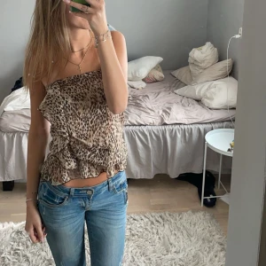 Leopard topp - Säljer min leopard kjol från zara men tycker nästan den är ännu finare som topp! Passar perfekt till jeans /kjol/jeansshorts! Sitter tajt och är perfekt längd! 💕