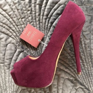 Zara klackar - Helt nya supersnygga klackar. Går sällan i  klackar nuförtiden så de får hitta ett nytt hem 🥰 