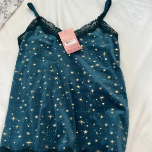 Hunkemöller pyjamas - Aldrig provad eller använd och med lapparna kvar❤️ fullpris 588 och går inte att få tag på längre i butik🌸 justerbara band och perfekt året om🎀