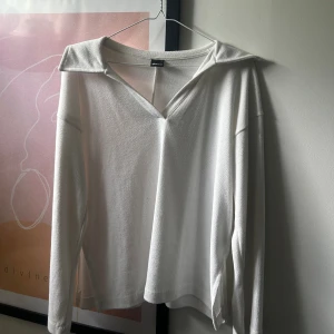 Vit tröja  - Tröja från Ginatricot som endast är testad. 