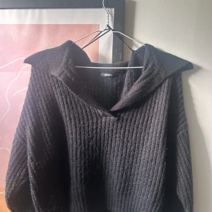 Svart stickad tröja  - Tröja från Ginatricot i bra skick. Endast testad, därmed som ny. 