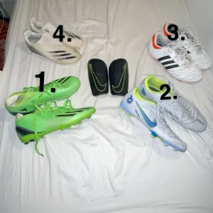 Fotbollskor! - Hej, jag säljer nu mina gamla fotbollsskor och benskydd  1. Adidas speedflow X 275kr skick 8/10  st 41 2. Nike vapor skick 9/10 200kr st 38,5 3. Adidas läder skick 9/10 175kr st 37 1/3 4. Adidas skick 8/10 st 36 2/3 Benskydd 50kr men kan gå ner 