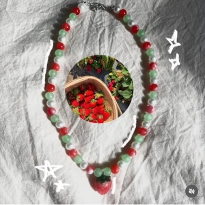 Halsband  - 100% handgjord av mig, om du är intresserad så kan du kolla på sista bilden ! 