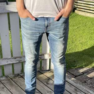 Säljer nu dessa feta tiger of sweden jeans som inte kommer till någon användning. Modellen är slim fit och passar 30/32. Hör av er vid frågor eller funderingar. 