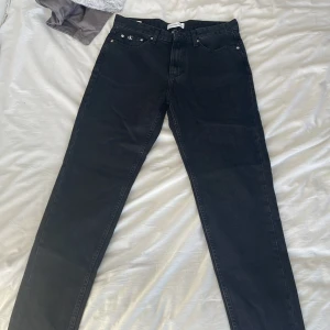 Jeans Calvin Klein 10/10 skick.  - Säljer dessa fina Ck jeans som inte passar mig. Har testat en gång sedan jag beställde dem så de är i nyskick.  