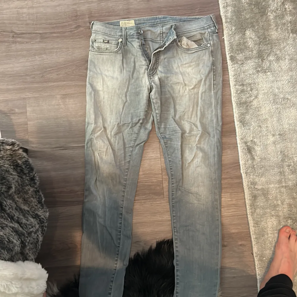 Schyssta jeans. Stl. W34 L34 ganska små i storlekarna. Använda ett par gånger. Nypris 1500kr. Jeans & Byxor.