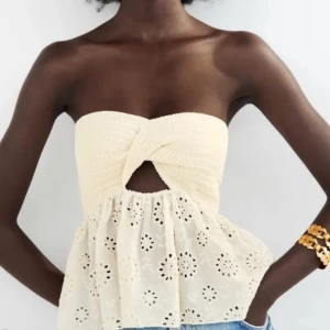 Bandaue topp - Jätte fin topp från zara, knappt använd så den är i jättefint skick🩷