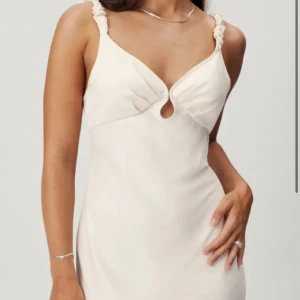 adoore kkänning - sååå fin klänning från adoore, köpte i höstas men aldrig kommit till användning 💕💕