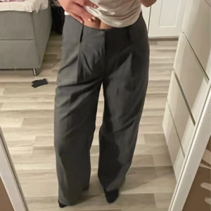 kostymbyxor - jättefina från Bianca Ingrossos kollektion med gina tricot💞 lite noppriga men det syns knappt !!