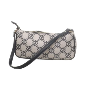 Handväska  - Säljer även denna handväska!