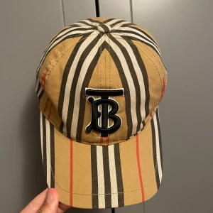 Burberry keps  - Burberry keps bra skick 