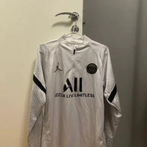 PSG långärmad - Nyskick psg långärmad, storlek L, fraktas samma dag
