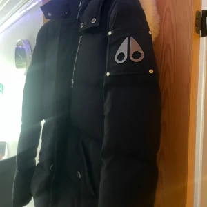 Äkta moose knuckles jacka - Äkta jacka storlek S finns ett litet märke vid fickan annars knapt andvänd