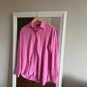 Rosa skjorta 