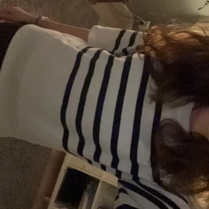 Randig t-shirt💘 - En ribbstickad mörkblå/vit randig t-shirt i från Kappahl i storlek XS! Inga defekter och knappast använd☺️
