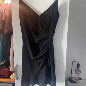 Klänning - Superfin miniklänning som aldrig kommit till använd Är i perfekt skick 