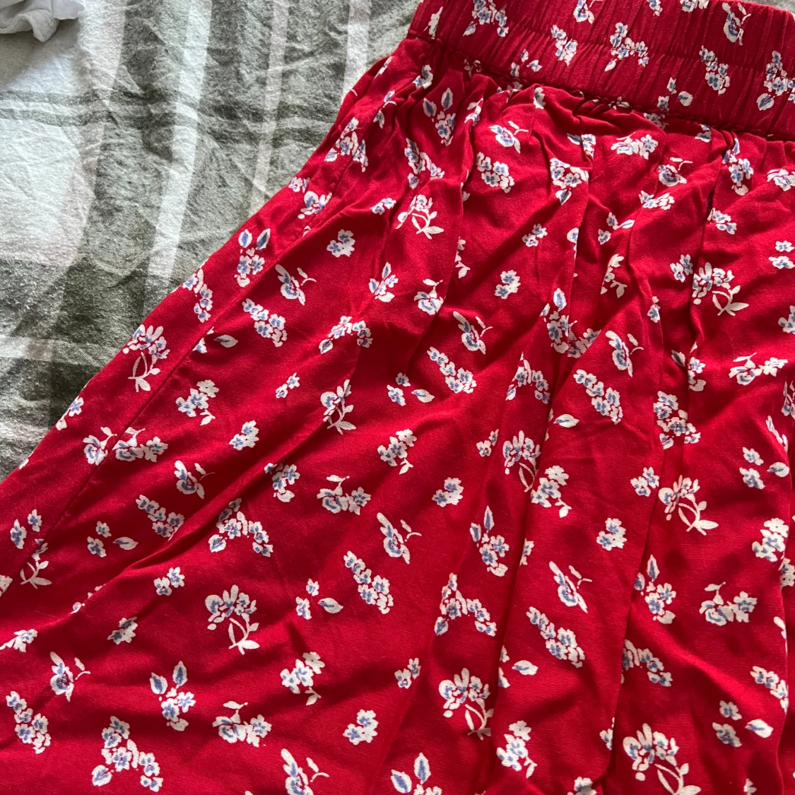 Röd blommigkjol - 90