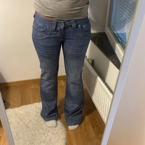 Low waist jeans  - Jätte fina jeans köpt från vinted men de har aldrig varit använda sjölv använde jag inte heller dem, passade inte så bra men väldigt fina