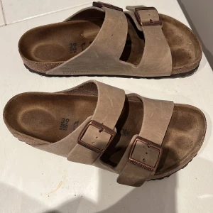 Birkenstock - Använda ett fåtal gånger , döljes pga av fel strl . 