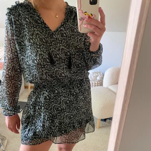 Grön leopard klänning  - Neo noir klänning
