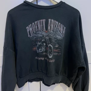 Tröja - Sjukt mysig tröja som är så gott som ny då den inte kommit till användning!