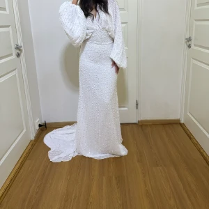 Asos brudklänning  - Asos design Lennox bröllopsklänning med paljetter i storlek 32. Använt endast 1 gång. 