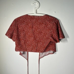 Sommartopp - Använd ca 2 gånger fint skick.  