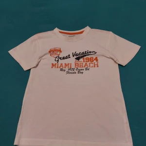 Sommar t-shirt  - T-shirt för pojke. Mycket bra skick. 