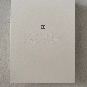 BTS - BE - Allt på bilderna plus 2 st affischer ingår också! (Fick ej plats i detta inlägg, kan skicka bild på de privat vid intresse) Kan fraktas för 50kr eller hämtas i Nyköping.