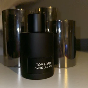 Tom Ford  - Tom Ford Ombre Lether 100ML  90 ml kvar  1100kr   Mvh Max Johansson ☺️
