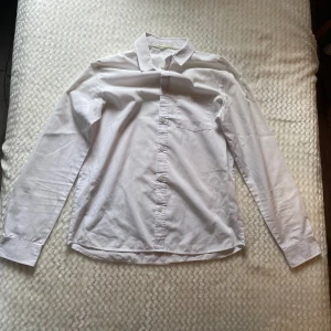 Skjorta herr - Bra skick, priset är förhandlingsbart.